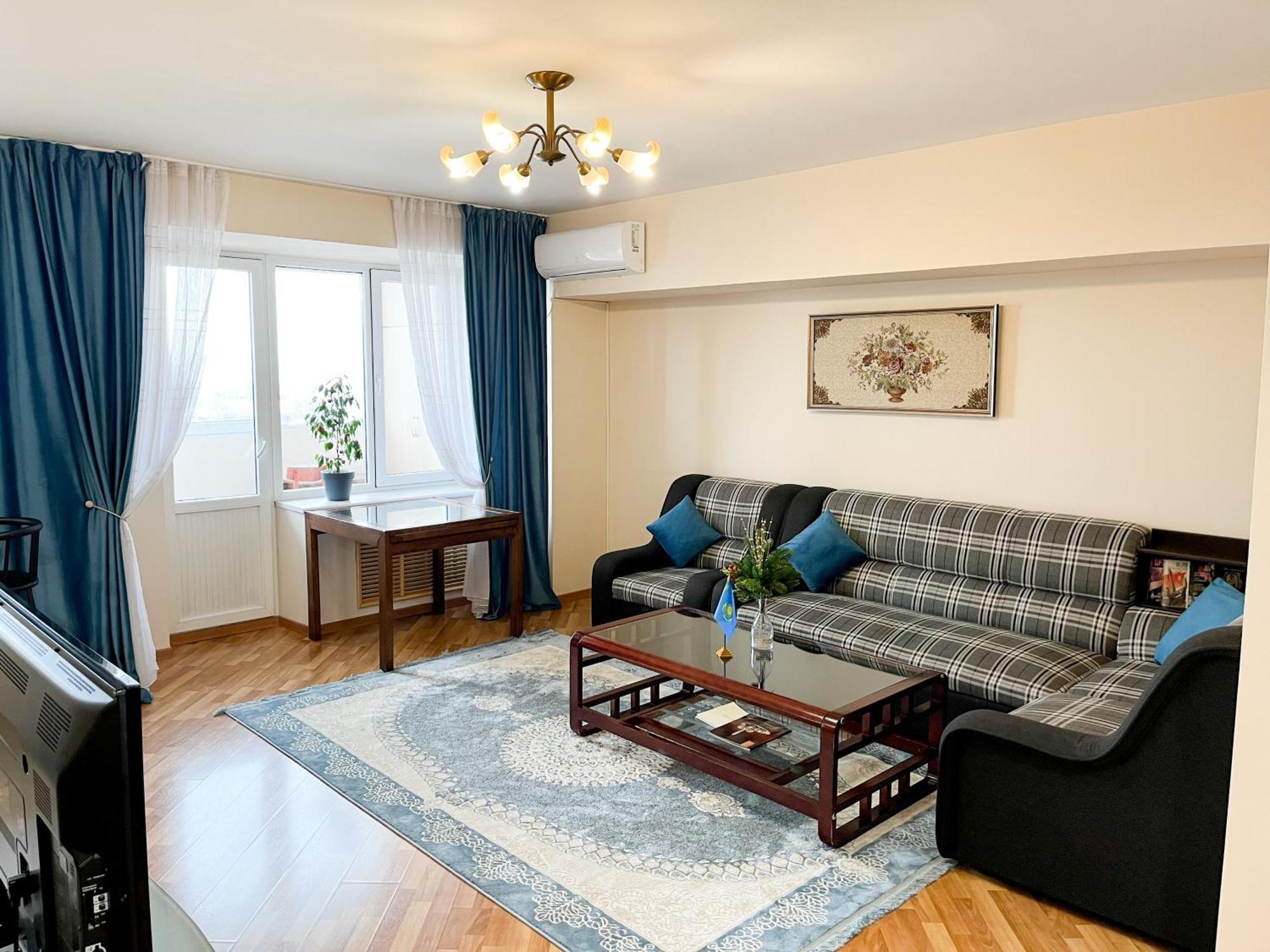Золотой Квадрат 60 Кв2 Apartment Almaty Luaran gambar